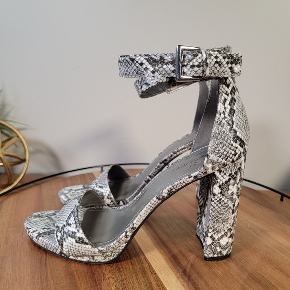 Worthington Snakeprint Block Heels Sandals Size 10 - Picture 7 of 17